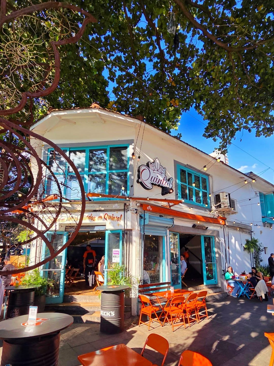 Foto da frente do Bar do Quintal em Pinheiros - Guia de São Paulo 2026